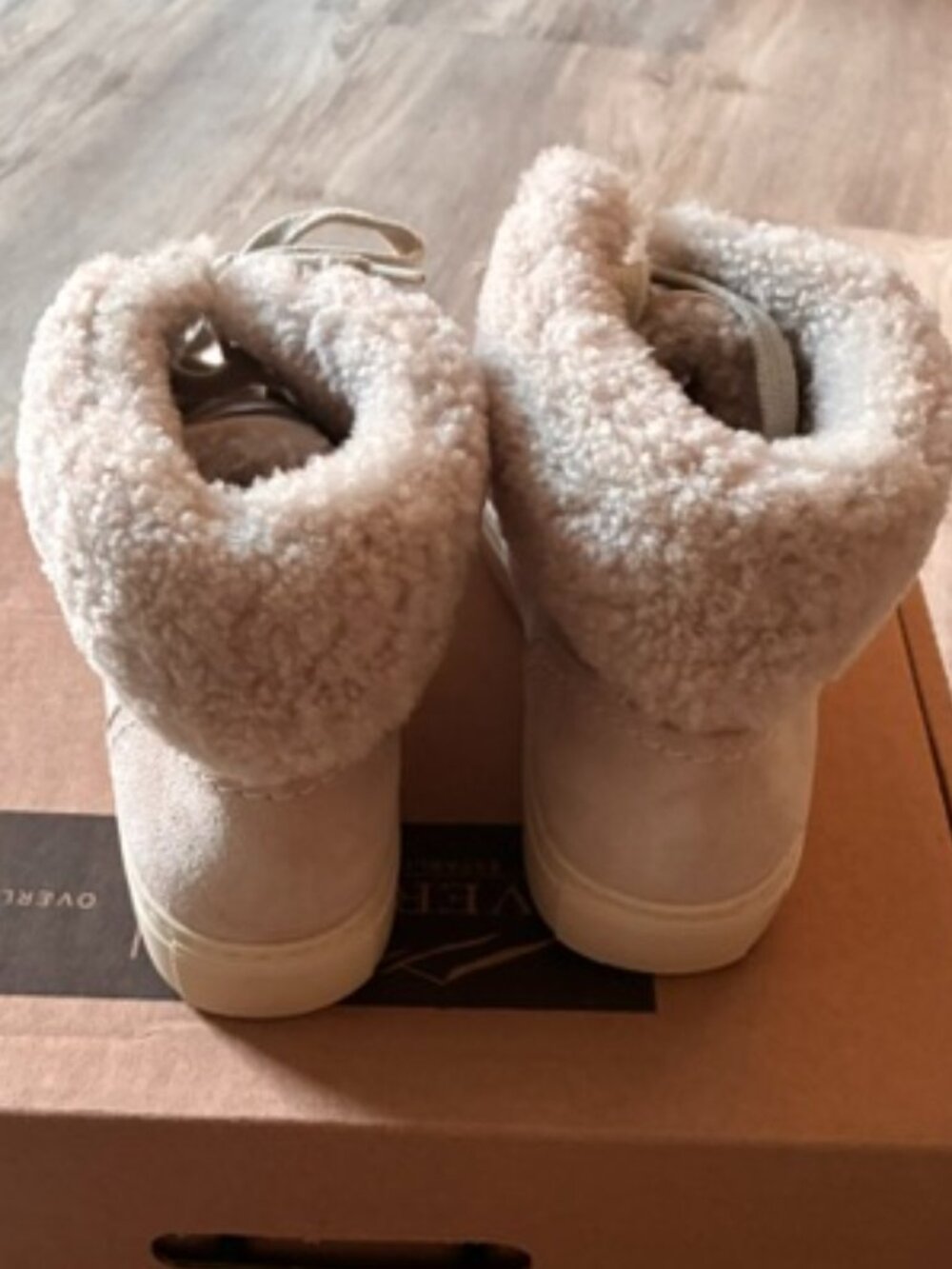 Overland Asha Shearling-Lined Water-Resistant Leather Sneakers - Size 9 - NWT - Picture 9 of 10